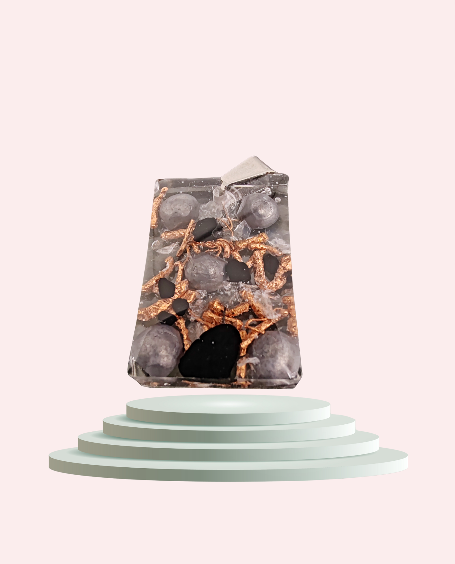 Pendentif Bouclier d’Âme – Bijou artisanal de protection énergétique MaitéCréa